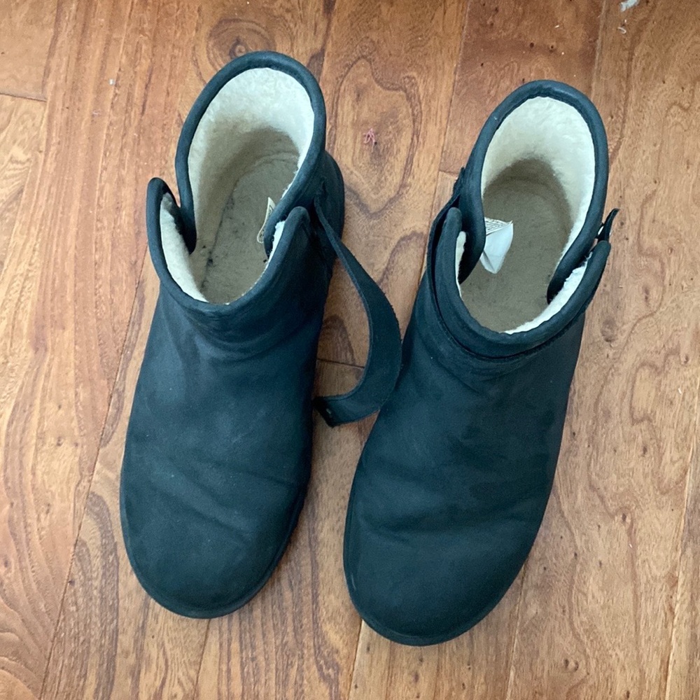 UGG SIZE 11 - Good condition - RELLA style - black